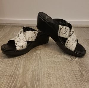 Dansko Ava Wedge black with french script